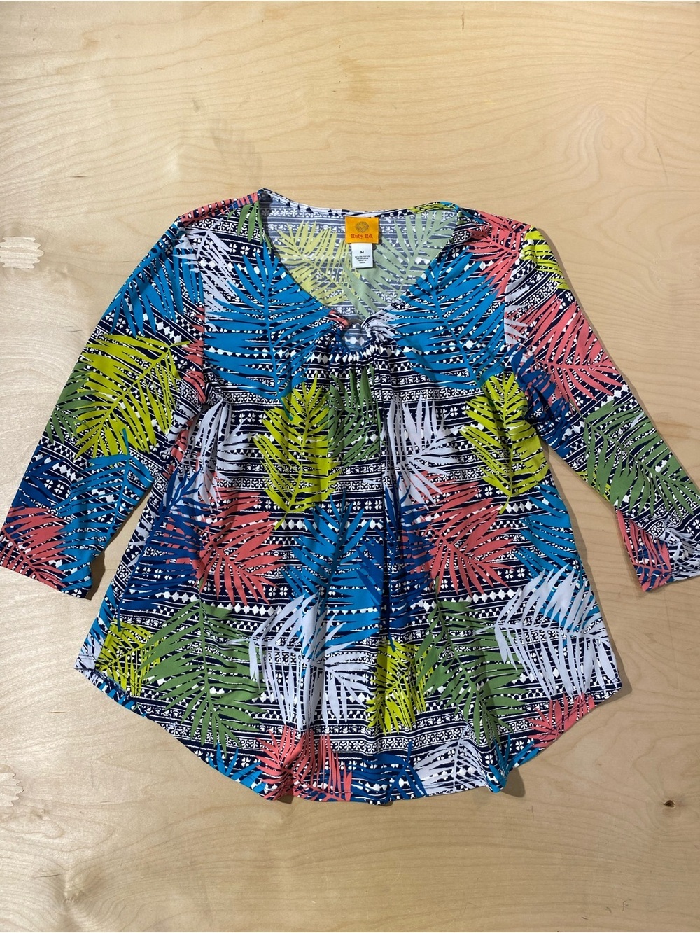 Ruby Rd. Multicolor Palm-Print V-Neck Tunic Medium (RK) - Picture 4 of 9